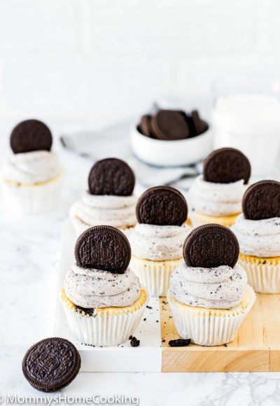 eggless oreo cupcakes over a serving plate