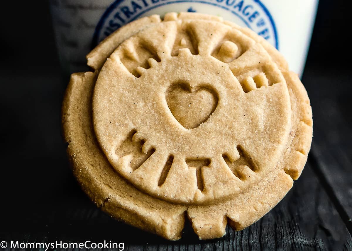 Easy Eggless Vanilla Cookie close up.