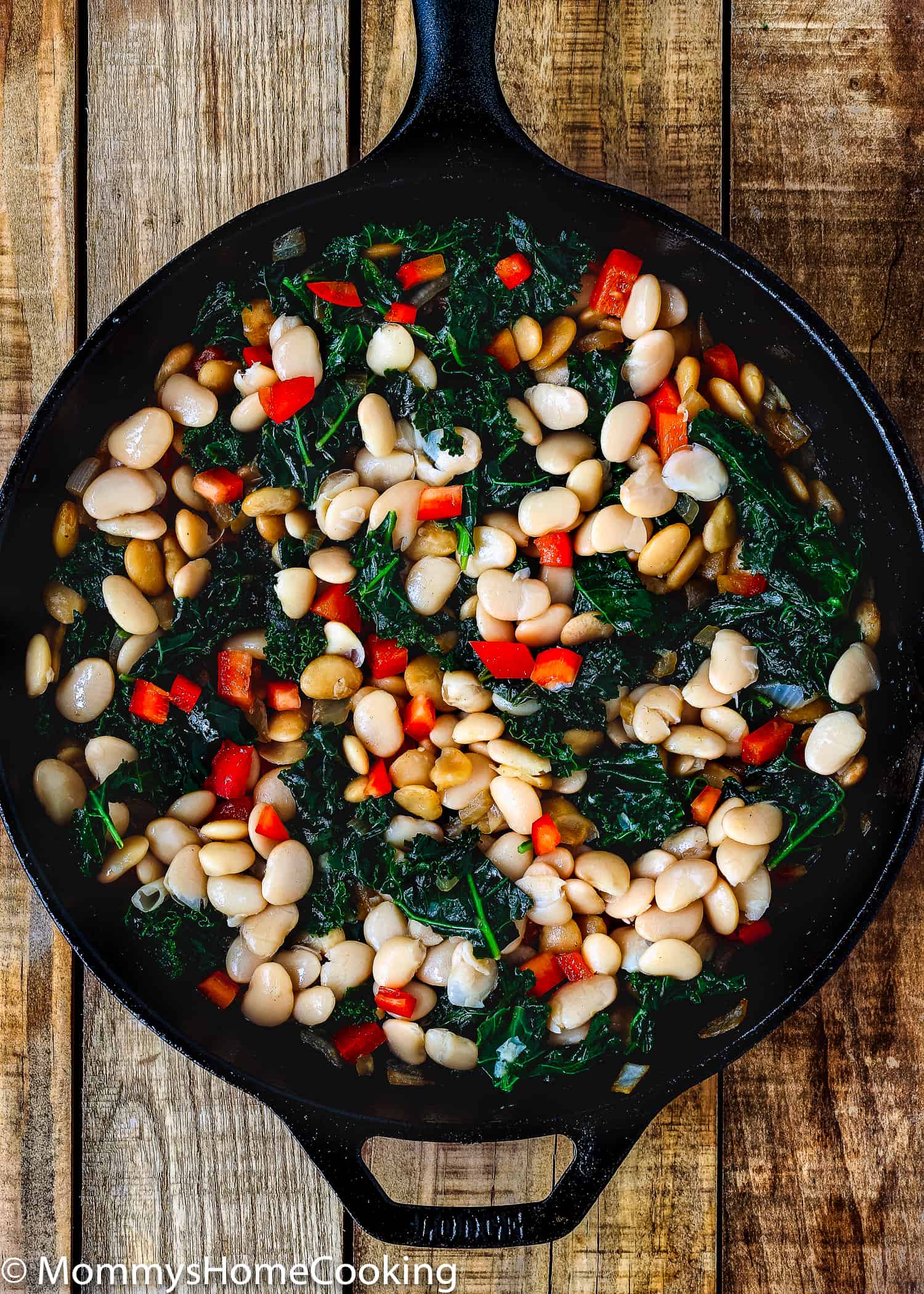 This Easy Sausage and Bean Quinoa Bowl is a delicious way to bring breakfast to the dinner table! Made with breakfast sausage, quinoa, beans, kale and veggies, this satisfying meal comes together in no time! https://mommyshomecooking.com