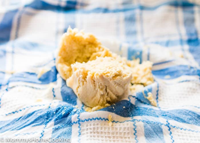 cooked cauliflower rice over a kitchen towel