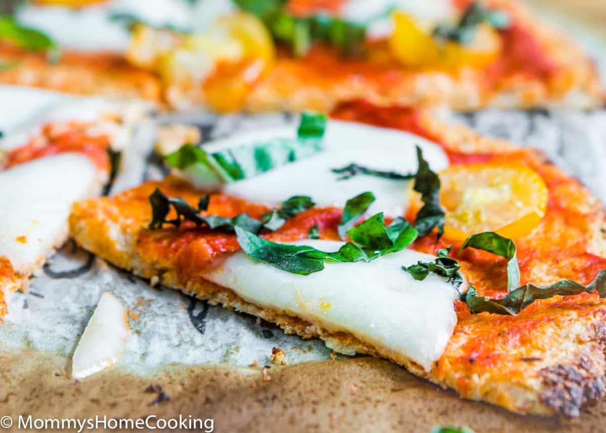 Eggless Cauliflower Pizza slice