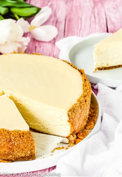 eggless cheesecake in a serving plate