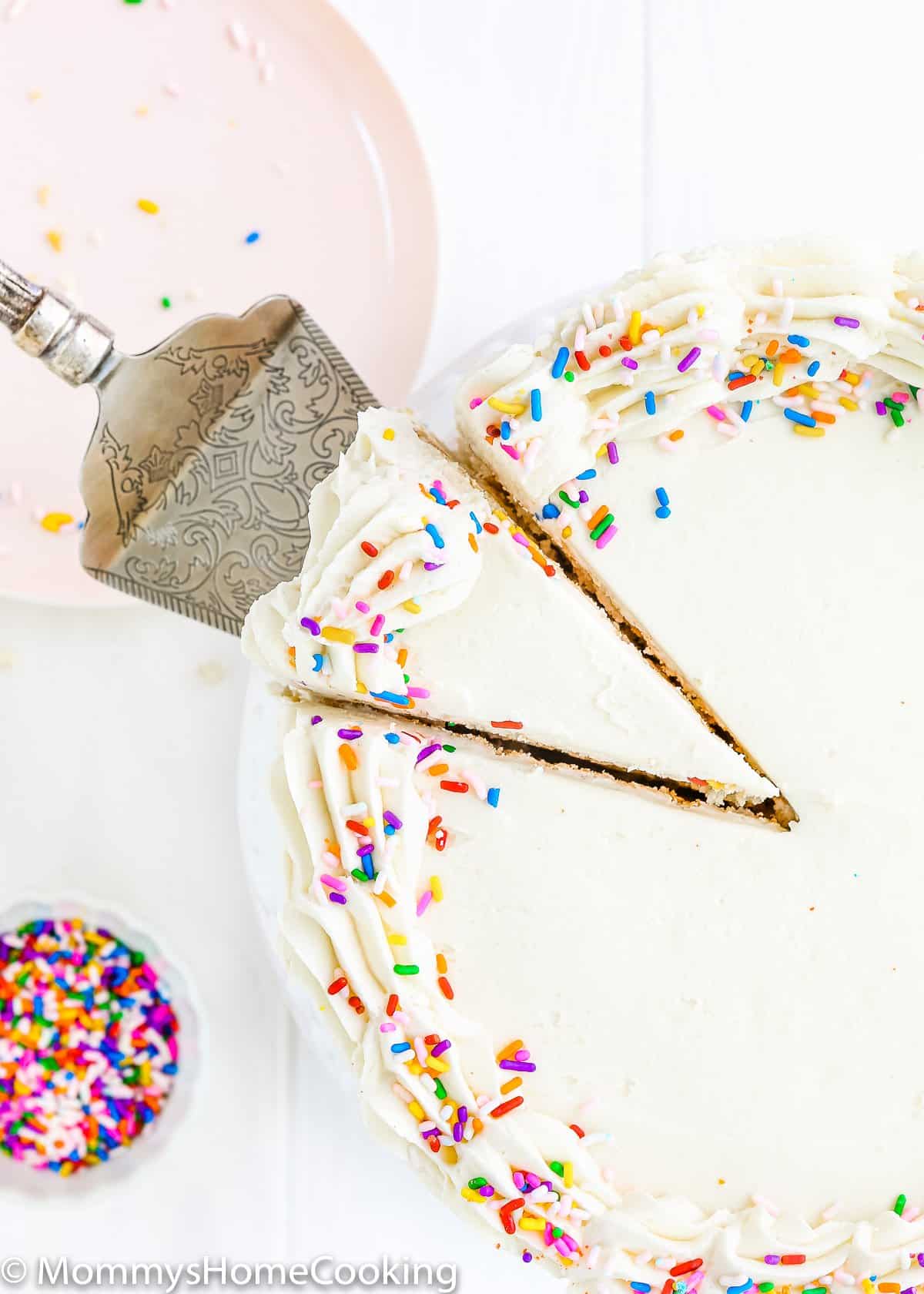 eggless vanilla cake being cut