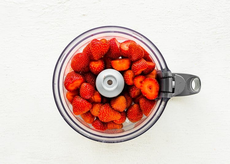 How to make strawberry puree step 1