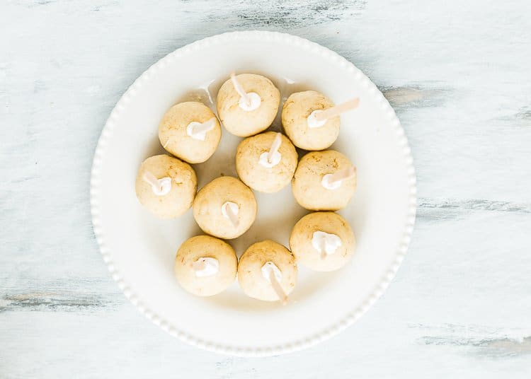 Eggless Homemade Cake Pops in a wooden stick in a plate. 