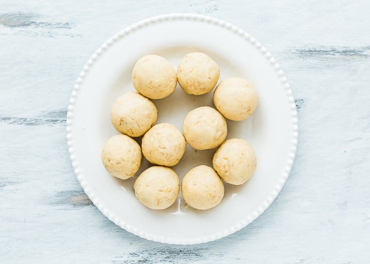 Easy Eggless Homemade Cake Pops balls in a plate. 