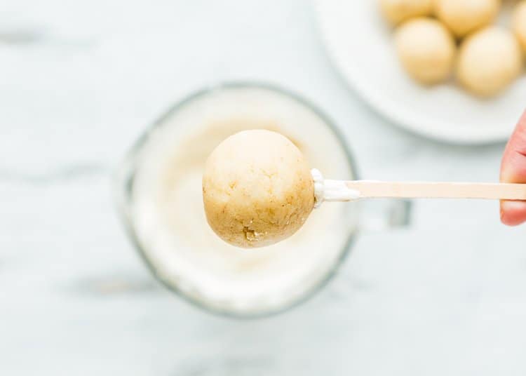 Easy Eggless Homemade Cake Pop in a wooden stick. 