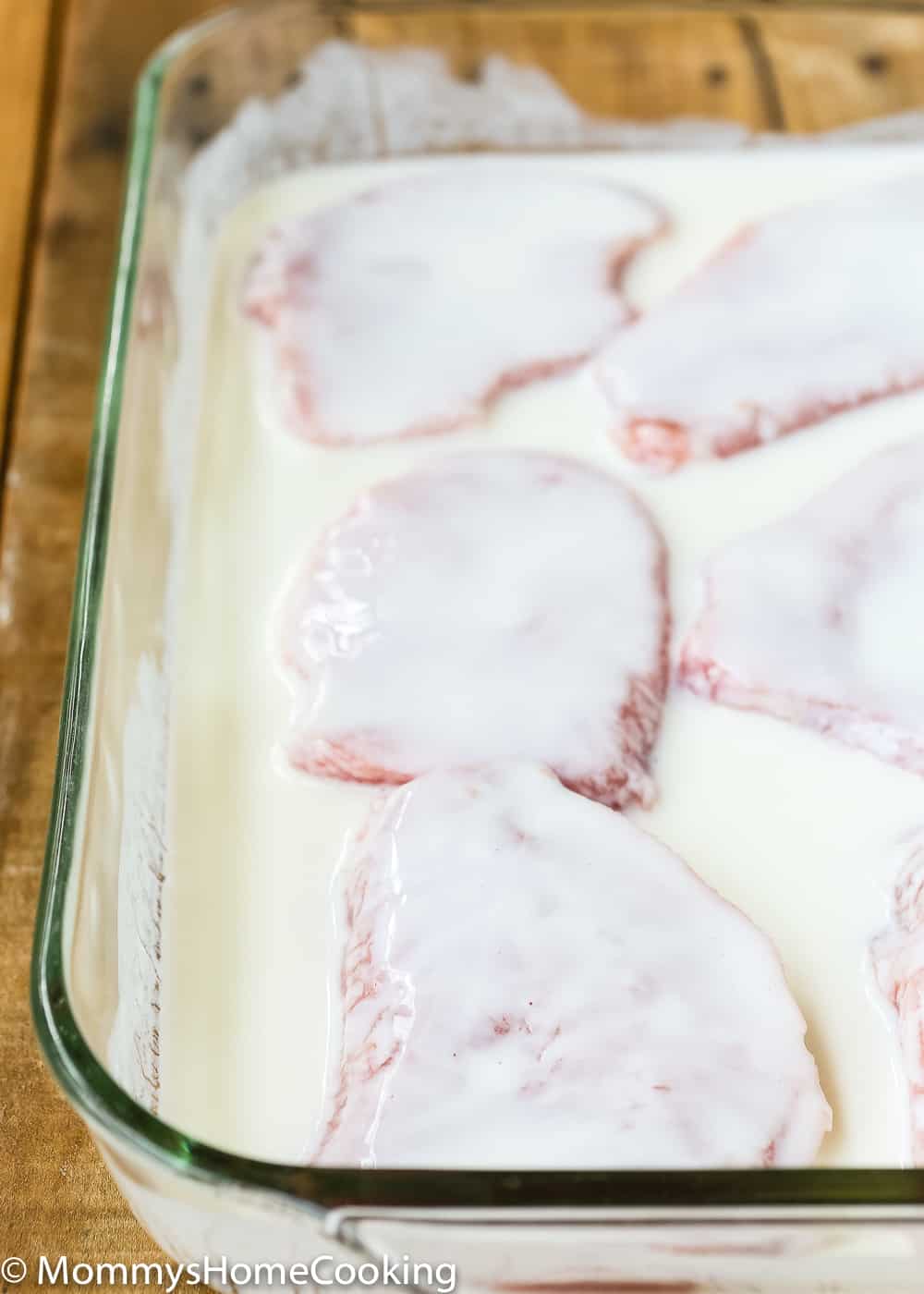 These Low Carb Breadless Skinny Oven Fried Pork Chops are super easy to make and beyond flavorful. It comes together in about 30 minutes, making it a great, and healthy, weeknight dinner. https://mommyshomecooking.com