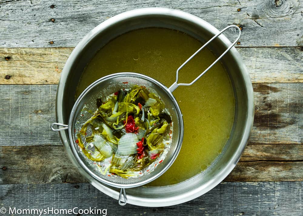 How to drain the broth to make hallacas.